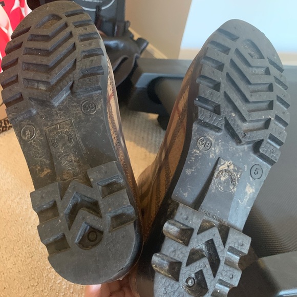 Burberry rain boots - Picture 4 of 4